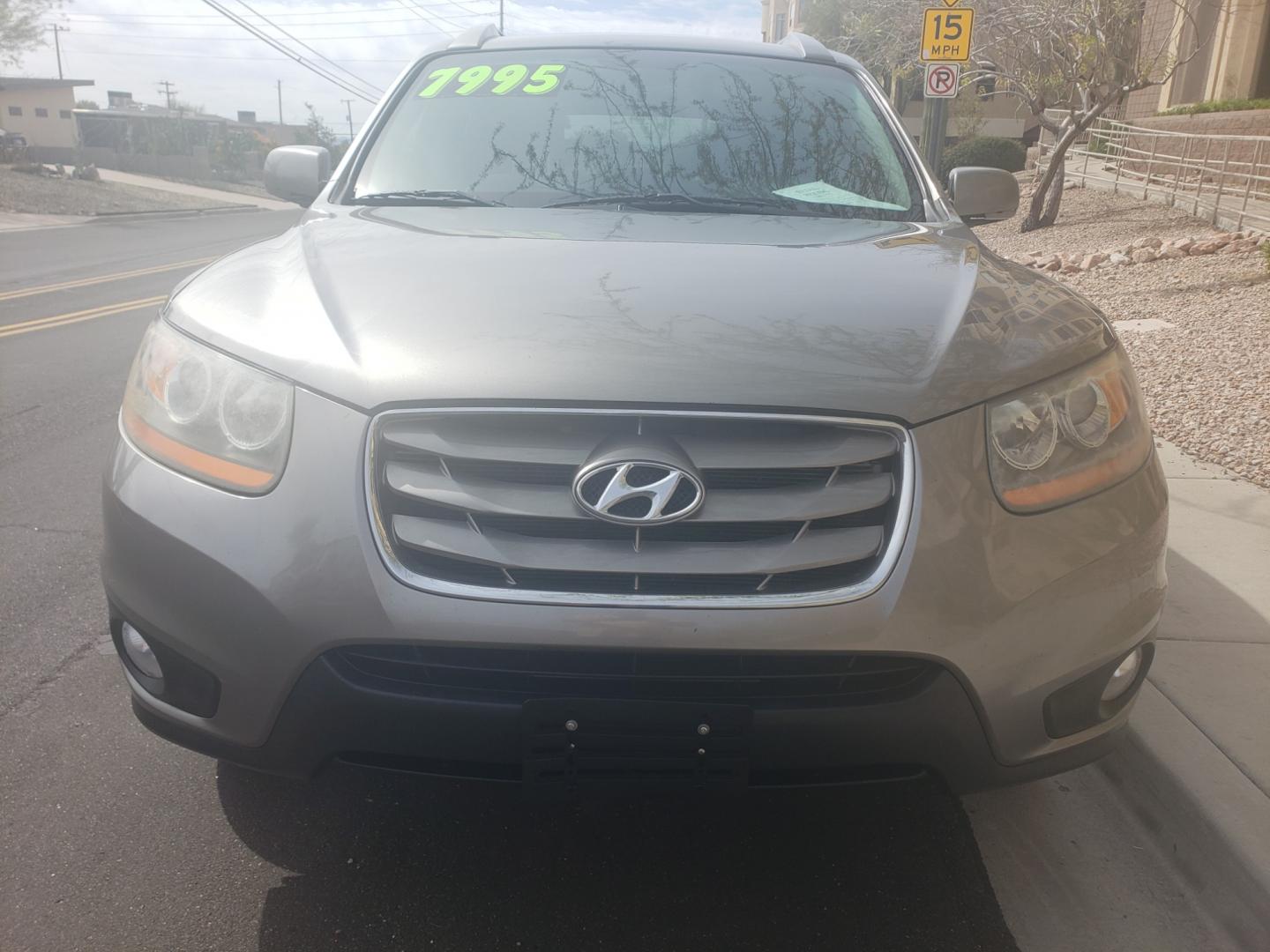 2011 gray /gray Hyundai Santa Fe SE (5XYZH4AG2BG) with an 3.5L V6 DOHC 24V engine, 6-Speed Automatic transmission, located at 323 E Dunlap Ave., Phoenix, AZ, 85020, (602) 331-9000, 33.567677, -112.069000 - 2011 Hyundai Santa Fe SE,......A Must See!! No accidents, Ice cold AC. The car is gorgeous inside and out. Power windows, Power door locks, Stereo/cd/mp3 Player, Phone sync, Bluetooth, Satellite compatible, Beautiful gray interior with gray leather seats in near perfect condition, Incredible gas mil - Photo#1